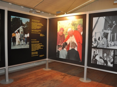 Wystawa plenerowa „Nie lękajcie się młodości. Karol Wojtyła – Jan Paweł II i młodzi” - zdjęcie6