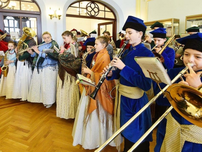 KONSULTACJE SPOŁECZNE W RATUSZU ŻYWIECKIM W SPRAWIE WPISU „TRADYCJI NOSZENIA ŻYWIECKIEGO STROJU MIES - zdjęcie2