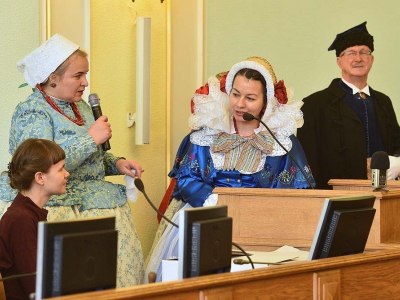 KONSULTACJE SPOŁECZNE W RATUSZU ŻYWIECKIM W SPRAWIE WPISU „TRADYCJI NOSZENIA ŻYWIECKIEGO STROJU MIES - zdjęcie12