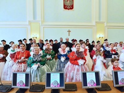 KONSULTACJE SPOŁECZNE W RATUSZU ŻYWIECKIM W SPRAWIE WPISU „TRADYCJI NOSZENIA ŻYWIECKIEGO STROJU MIES - zdjęcie14