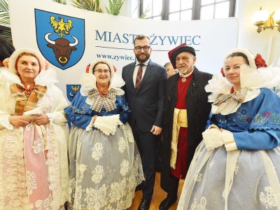 KONSULTACJE SPOŁECZNE W RATUSZU ŻYWIECKIM W SPRAWIE WPISU „TRADYCJI NOSZENIA ŻYWIECKIEGO STROJU MIES - zdjęcie15